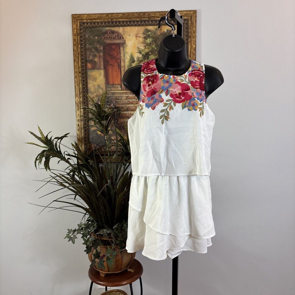 Andre by Unitโ Women Size Small Sleeveless Boutique boho Embroidered flora Skort